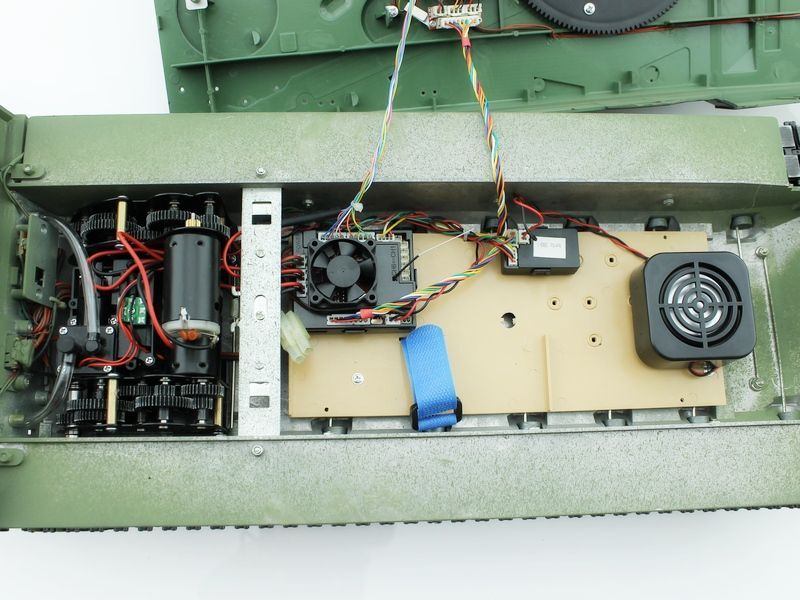 Р/У танк Taigen 1/16 Leopard 2 A6 (Германия) (для ИК танк. боя) САМО 2.4G RTR, деревянная коробка