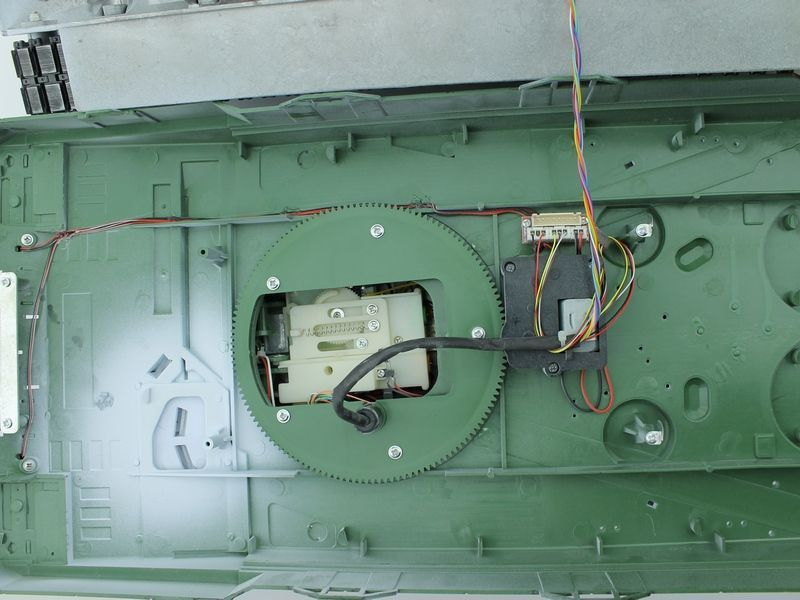 Радиоуправляемый танк Taigen 1/16 Leopard 2 A6 (Германия) (для ИК танкового боя) UN 2.4G RTR, деревянная коробка