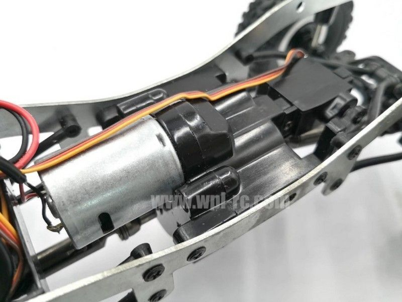 Радиоуправляемая машина WPL пикап Hilux (красная) 4WD 2.4G 1/16 KIT