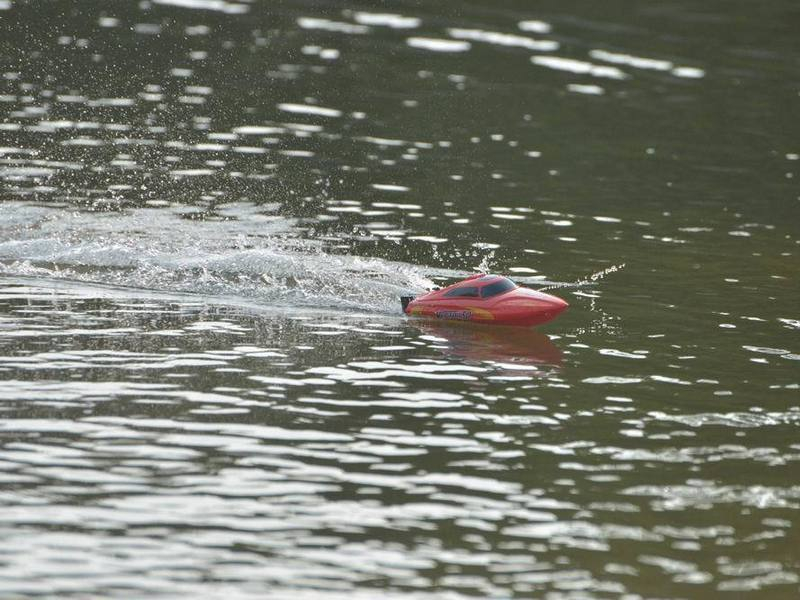 Радиоуправляемый катер Volantex RC Vector 30 красный 2.4G RTR