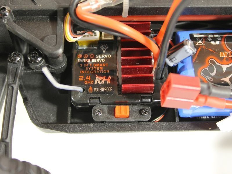 Радиоуправляемая трагги Remo Hobby S EVO-R (красный) 4WD 2.4G 1/16 RTR