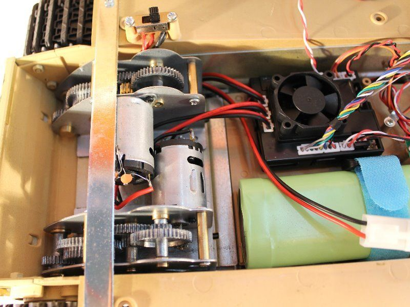 P/У танк Taigen 1/16 Tiger 1 (Германия, поздняя версия) 2.4G RTR песочный