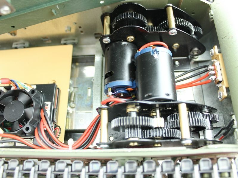 Радиоуправляемый танк Torro КВ-2 1/16 2.4G, СССР, зеленый, ИК-пушка, деревянная коробка