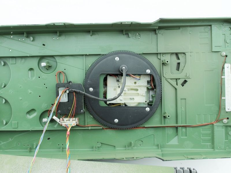 Р/У танк Taigen 1/16 Leopard 2 A6 (Германия) (для ИК танк. боя) САМО 2.4G RTR, деревянная коробка