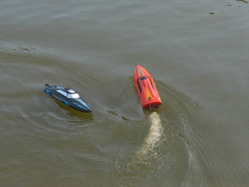 Радиоуправляемый катер Volantex RC Vector 30 красный 2.4G RTR