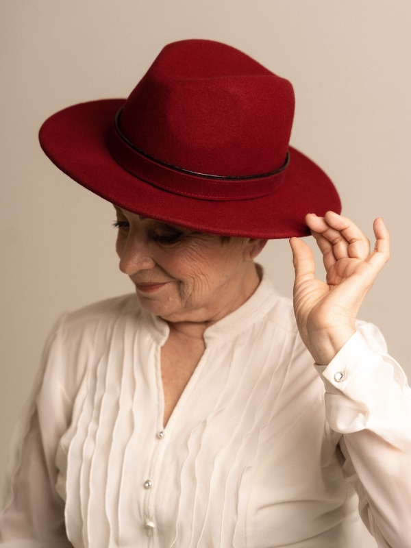 Стильная женская фетровая шляпа на весенний осенний сезон