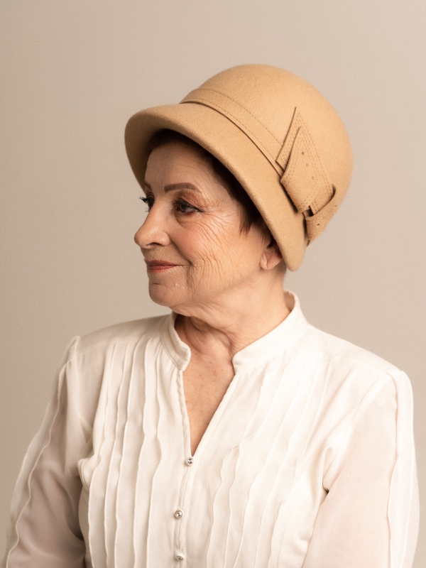 Берет шерстяной закрывает уши