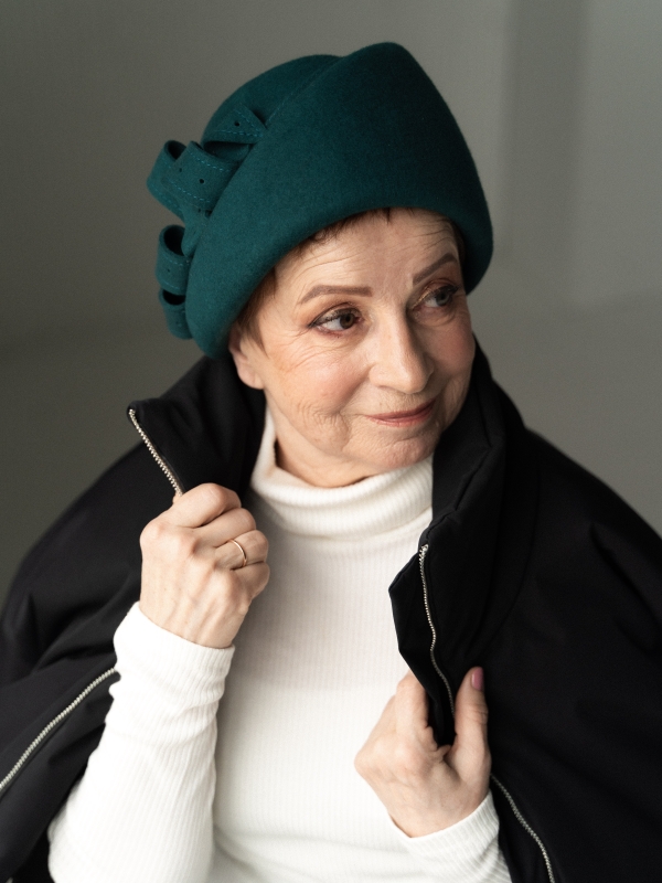 Берет женский осенний , теплый, берет шерстяной, берет фетровый закрывает уши.