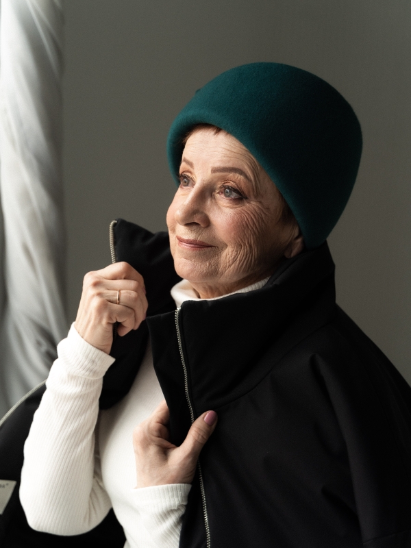 Берет женский осенний , теплый, берет шерстяной, берет фетровый закрывает уши.