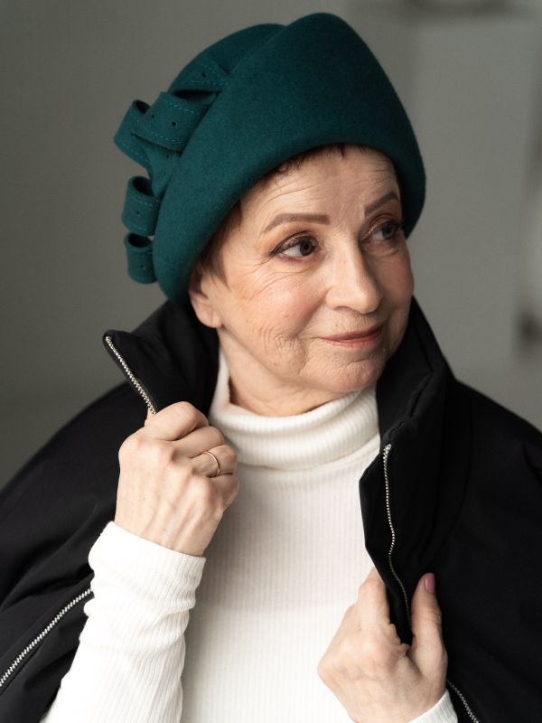 Берет женский осенний , теплый, берет шерстяной, берет фетровый закрывает уши.