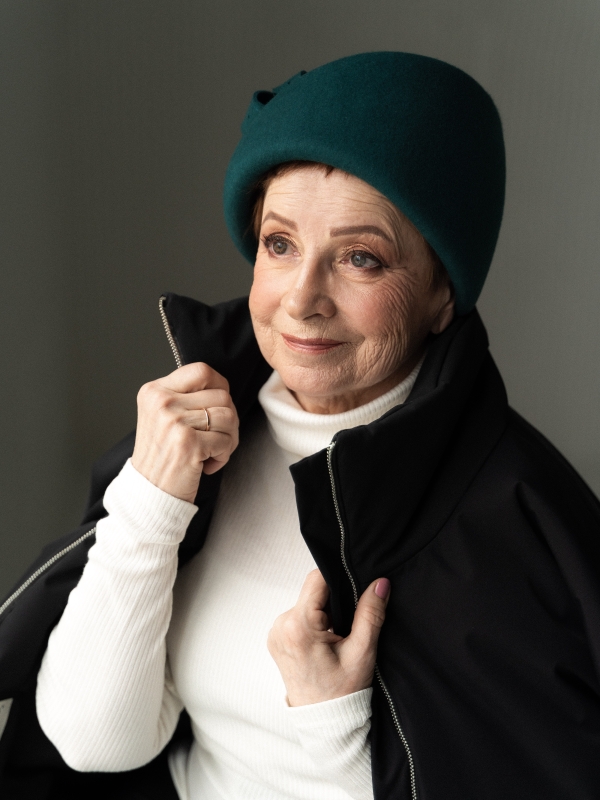 Берет женский осенний , теплый, берет шерстяной, берет фетровый закрывает уши.