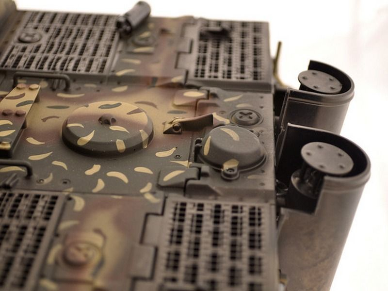 Радиоуправляемый танк Torro Sturmtiger Panzer 1/16 2.4G, зеленый, ВВ-пушка, деревянная коробка