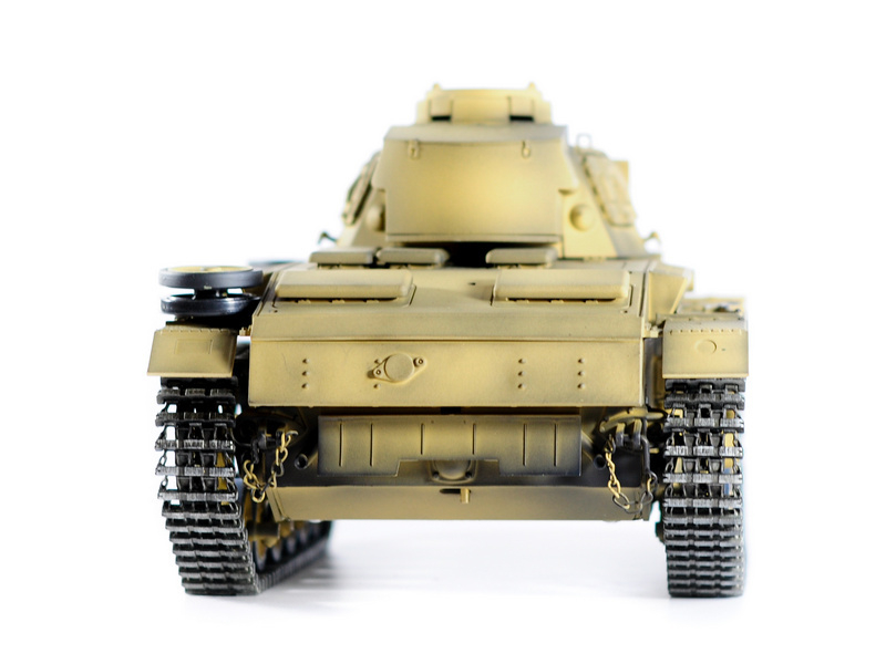 Р/У танк Taigen 1/16 Panzerkampfwagen III (Германия) дым, свет V3 2.4G RTR пустыня Р/У танк Taigen 1/16 Panzerkampfwagen III (Германия) дым, свет V3 2.4G RTR пустыня