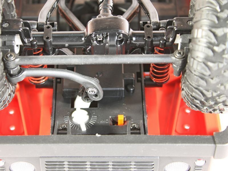 Радиоуправляемая машина MN MODEL английский внедорожник Defender (красный) 4WD 2.4G 1/12 RTR