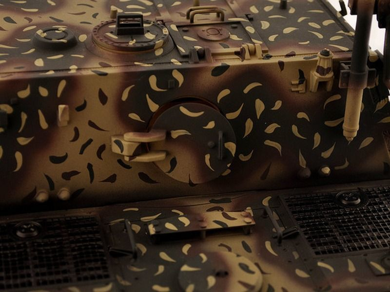 Радиоуправляемый танк Torro Sturmtiger Panzer 1/16 2.4G, зеленый, ВВ-пушка, деревянная коробка