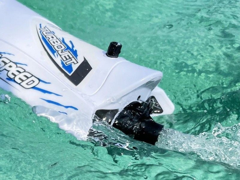 Радиоуправляемый скоростной катер Flytec V008 с водомётом 2.4G RTR