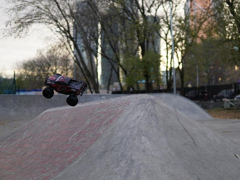 Радиоуправляемый монстр Remo Hobby MMAX (красный) 4WD 2.4G 1/10 RTR