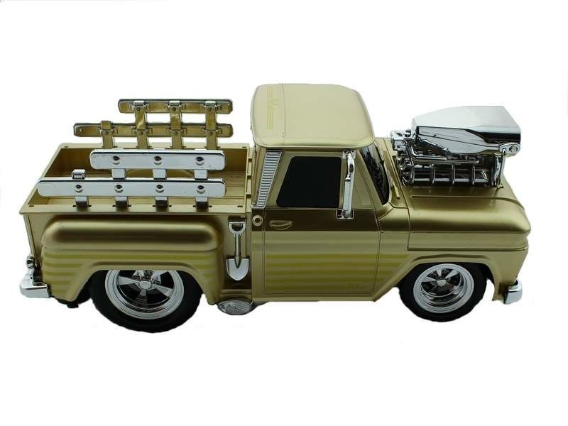 Р/У пикап из серии "Muscle Сar" с гоночным Мотором 1/16 + свет + звук