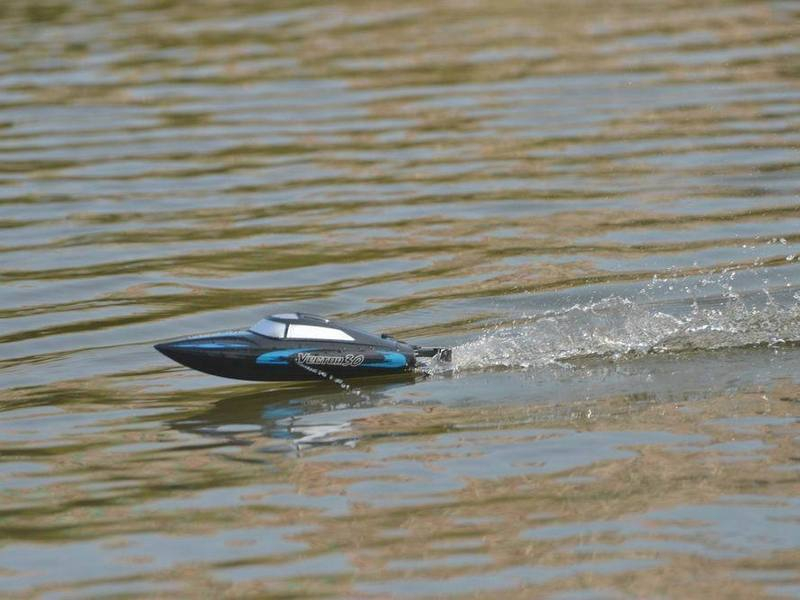 Радиоуправляемый катер Volantex RC Vector 30 черный 2.4G RTR