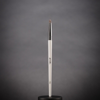 Кисть №16R из ворса растительной синтетики.