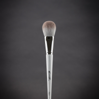 Кисть №04R из ворса растительной синтетики.