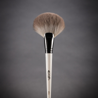 Кисть №40R из ворса растительной синтетики.