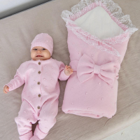 Розовый вязаный комплект 5 пр для новорождённых на выписку из роддома